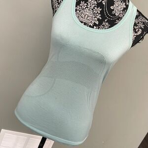 Lululemon size 4 top